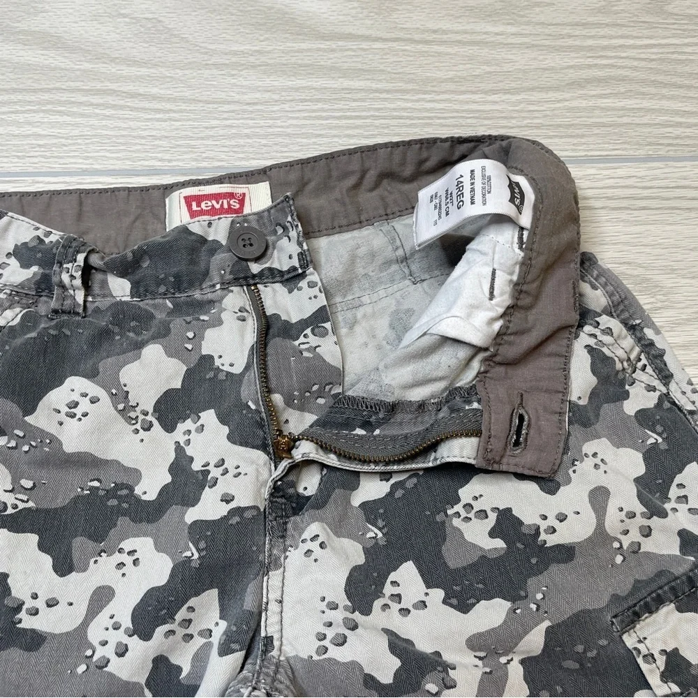 Levi’s Gray Camo Cargo Shorts Boy’s Size 14 Regular